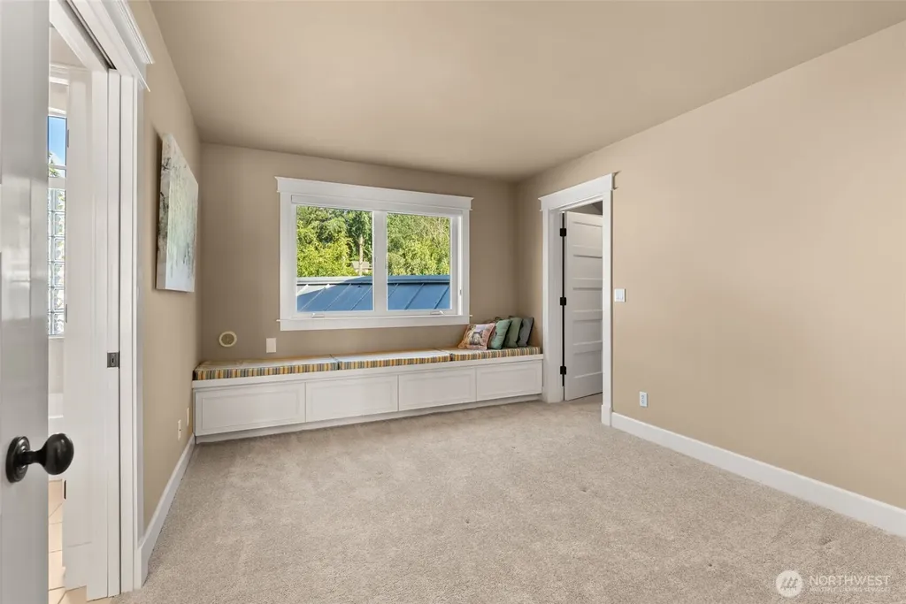 4725 Bayshore Lane NW Olympia WA 98502