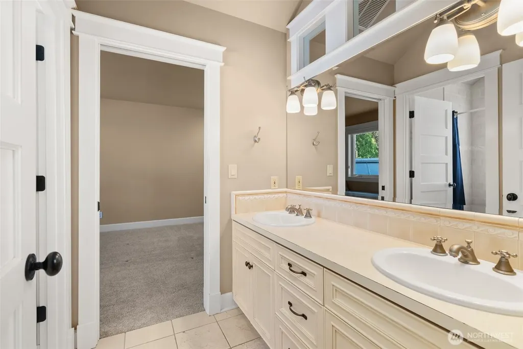 4725 Bayshore Lane NW Olympia WA 98502