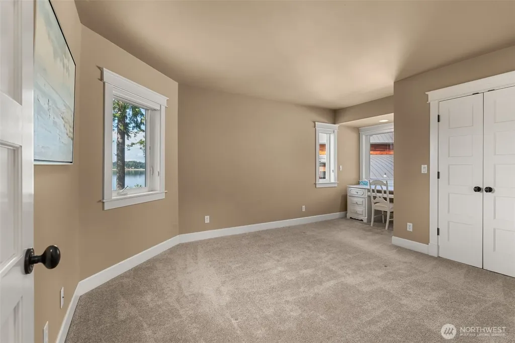 4725 Bayshore Lane NW Olympia WA 98502