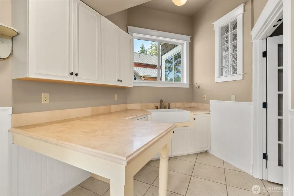 4725 Bayshore Lane NW Olympia WA 98502