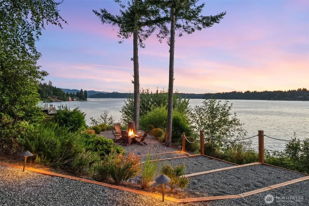 4725 Bayshore Lane NW Olympia WA 98502