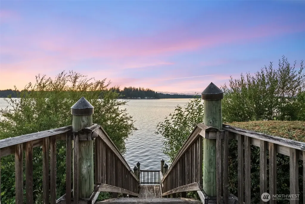 4725 Bayshore Lane NW Olympia WA 98502