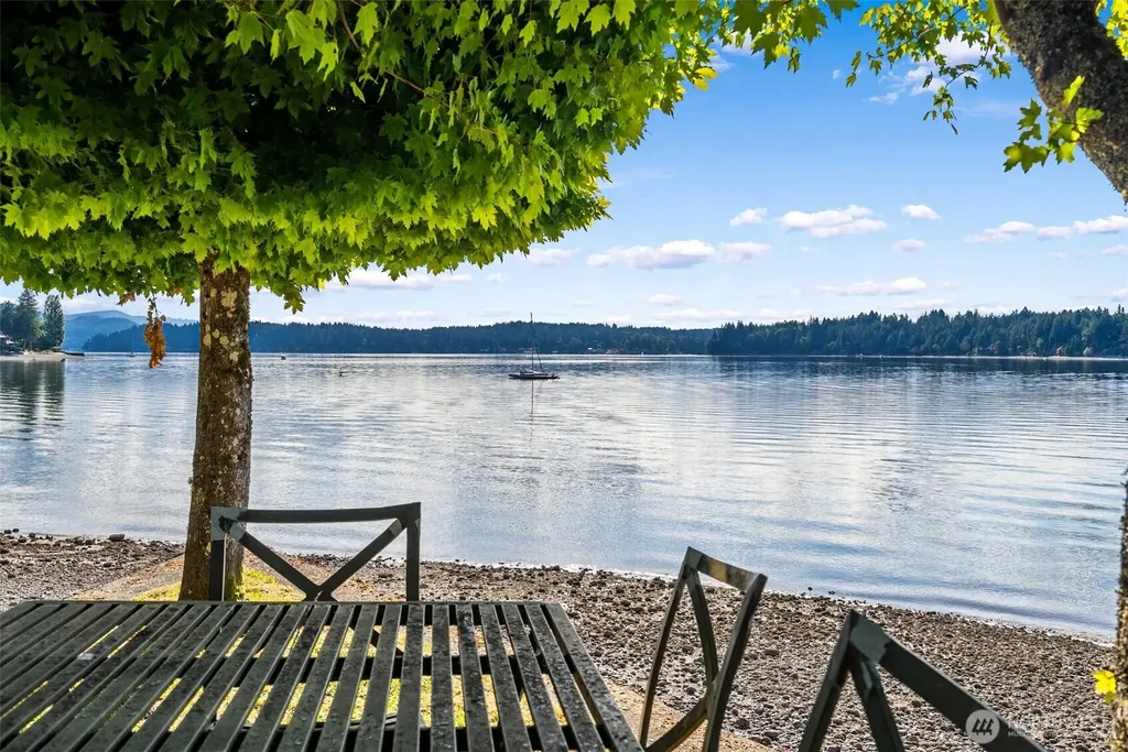 4725 Bayshore Lane NW Olympia WA 98502