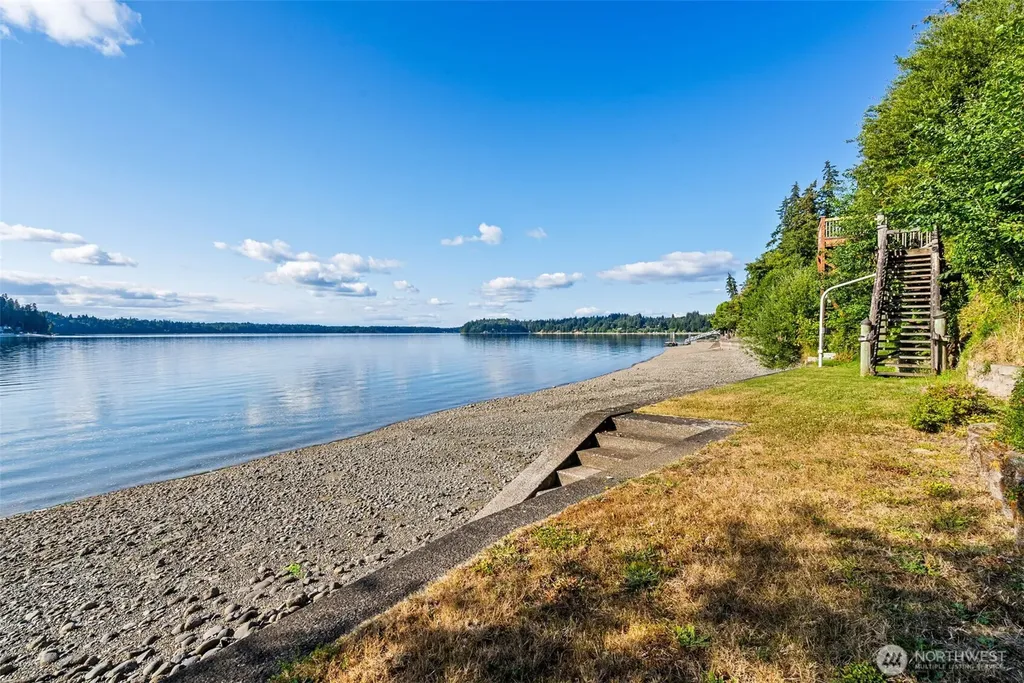 4725 Bayshore Lane NW Olympia WA 98502