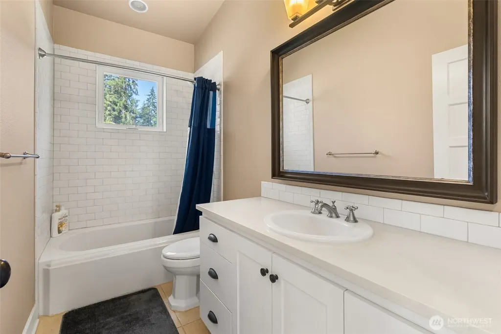4725 Bayshore Lane NW Olympia WA 98502