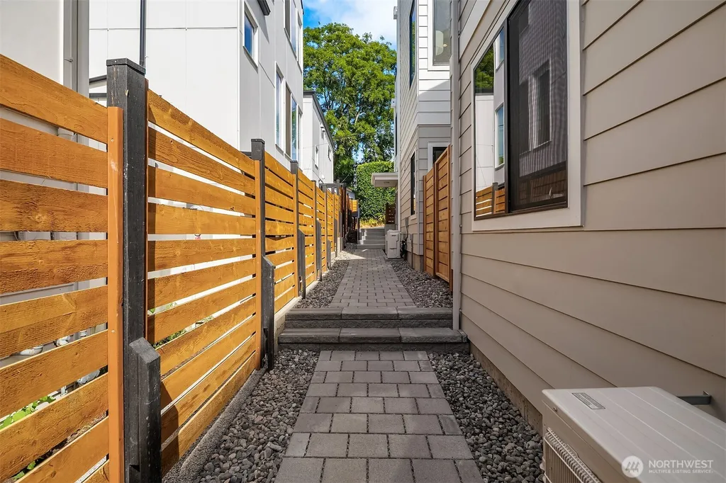 3444 13th Avenue W Seattle WA 98119