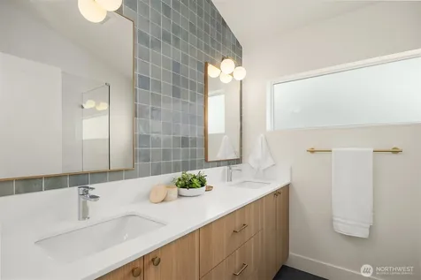 3444 13th Avenue W Seattle WA 98119