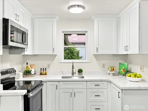 8848 13th Avenue SW Seattle WA 98106