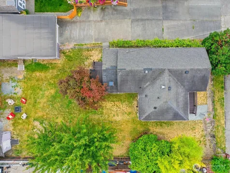 8848 13th Avenue SW Seattle WA 98106