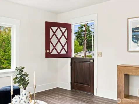 8848 13th Avenue SW Seattle WA 98106