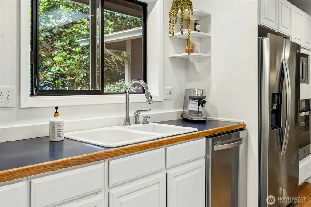 10796 Manitou Beach Drive NE Bainbridge Island WA 98110