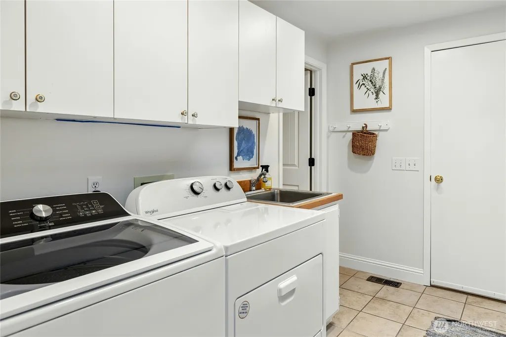 10796 Manitou Beach Drive NE Bainbridge Island WA 98110