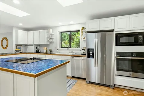 10796 Manitou Beach Drive NE Bainbridge Island WA 98110