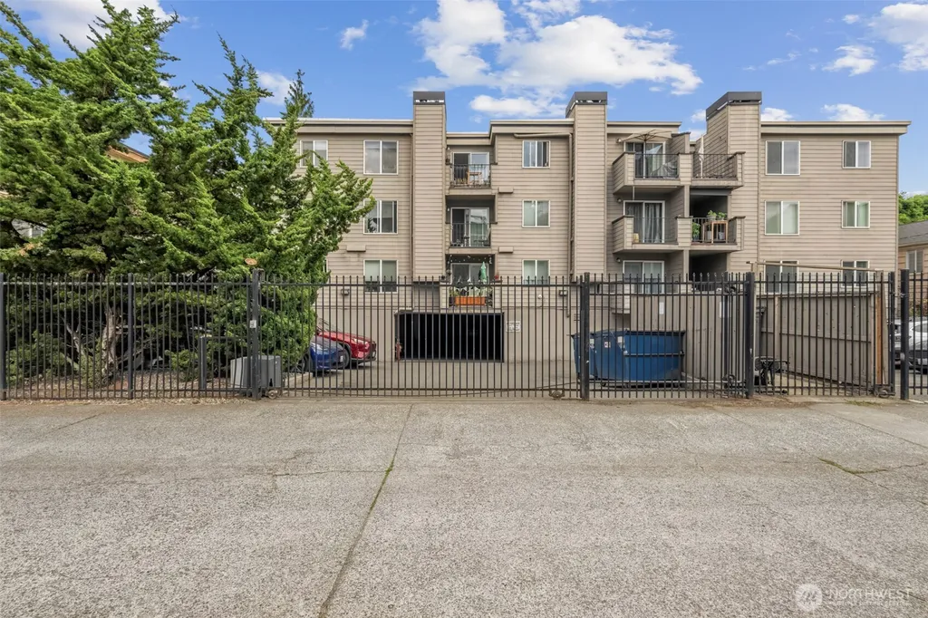 4831 Fauntleroy Way SW Seattle WA 98116