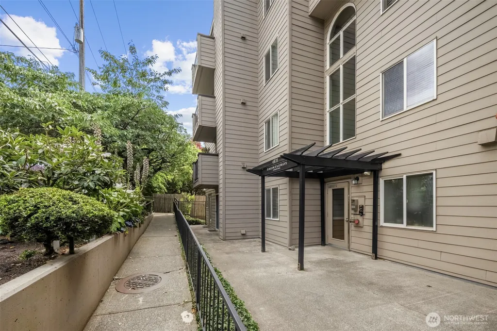4831 Fauntleroy Way SW Seattle WA 98116