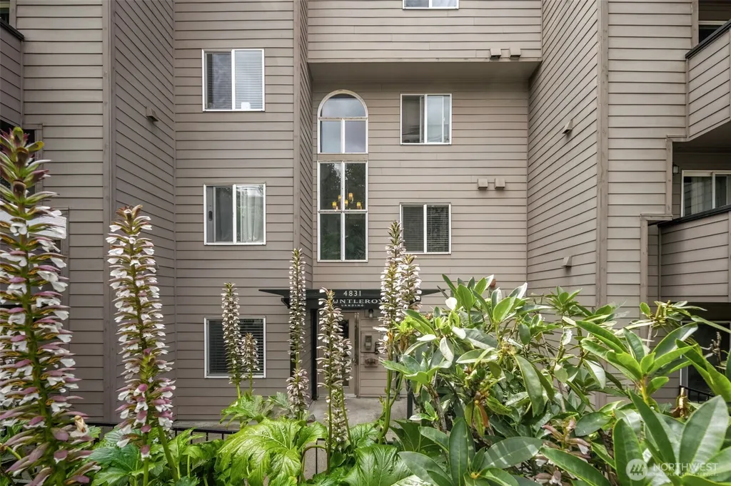4831 Fauntleroy Way SW Seattle WA 98116