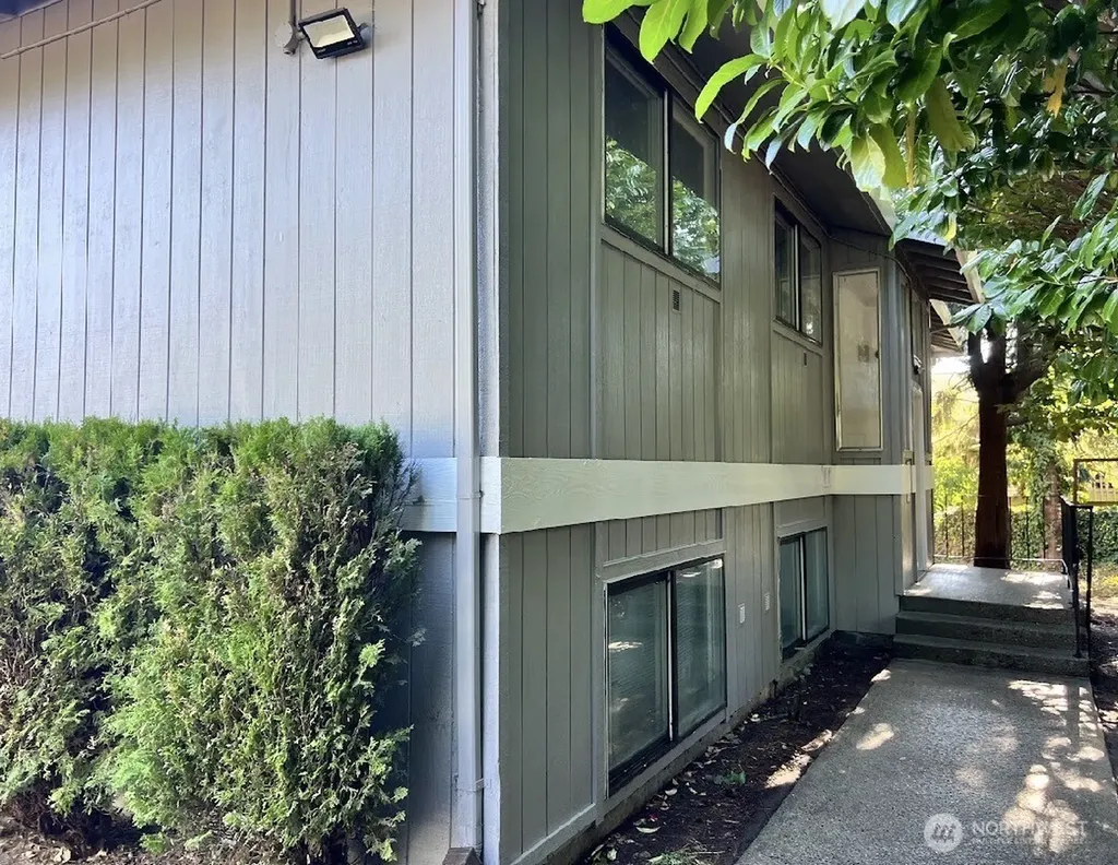 21623 30th Avenue S Des Moines WA 98198