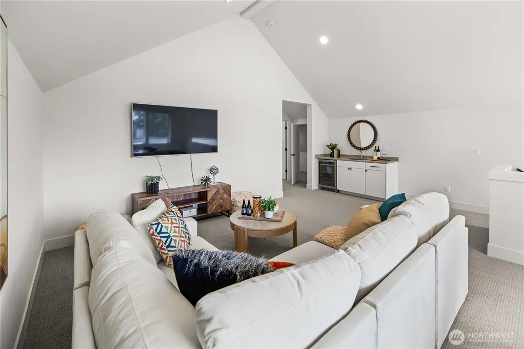 6538 11th Avenue NW Seattle WA 98117