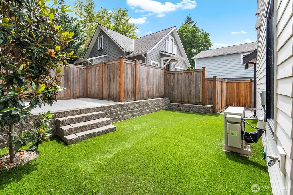 6538 11th Avenue NW Seattle WA 98117