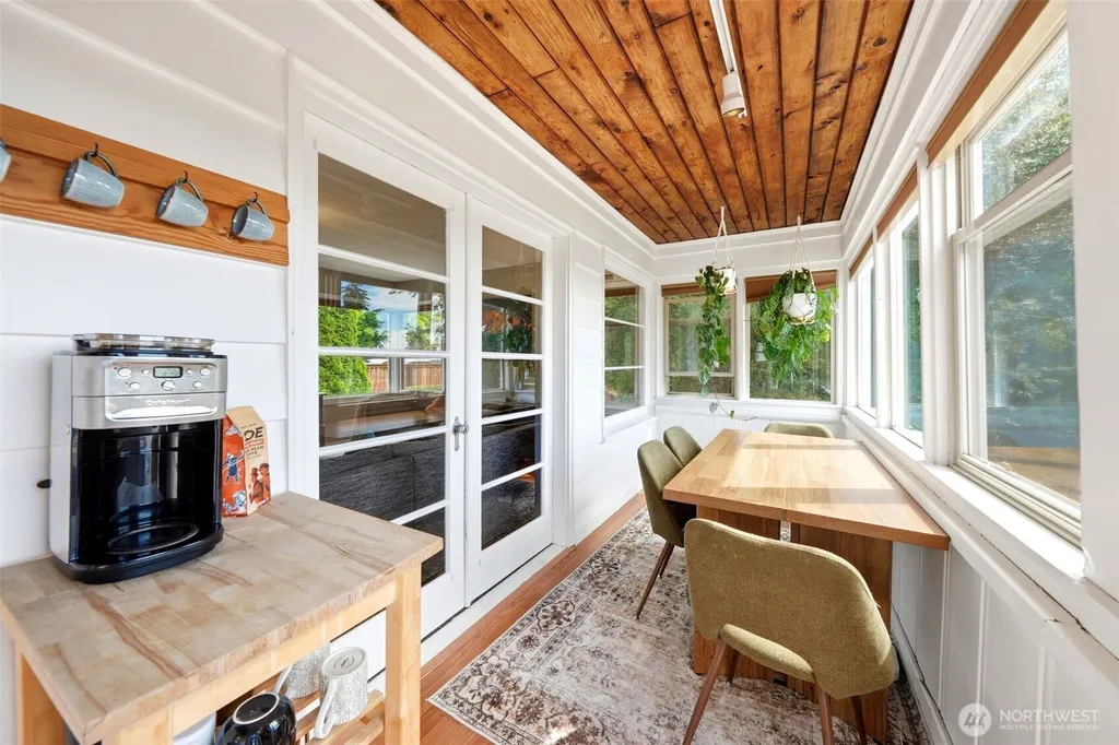 9725 Phinney Avenue N Seattle WA 98103
