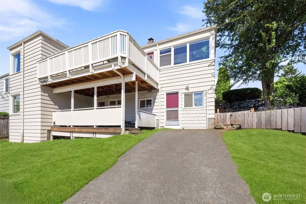 9725 Phinney Avenue N Seattle WA 98103