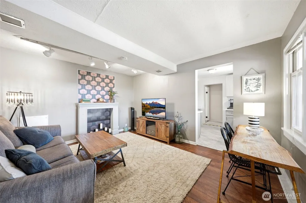 9725 Phinney Avenue N Seattle WA 98103