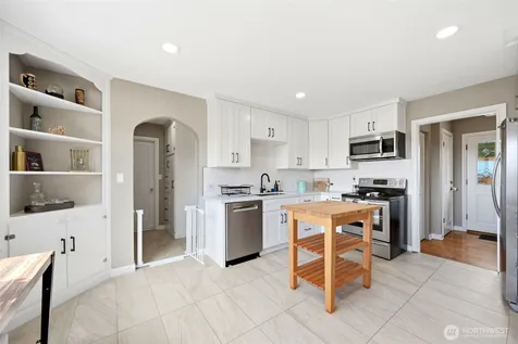 9725 Phinney Avenue N Seattle WA 98103