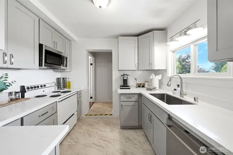9725 Phinney Avenue N Seattle WA 98103