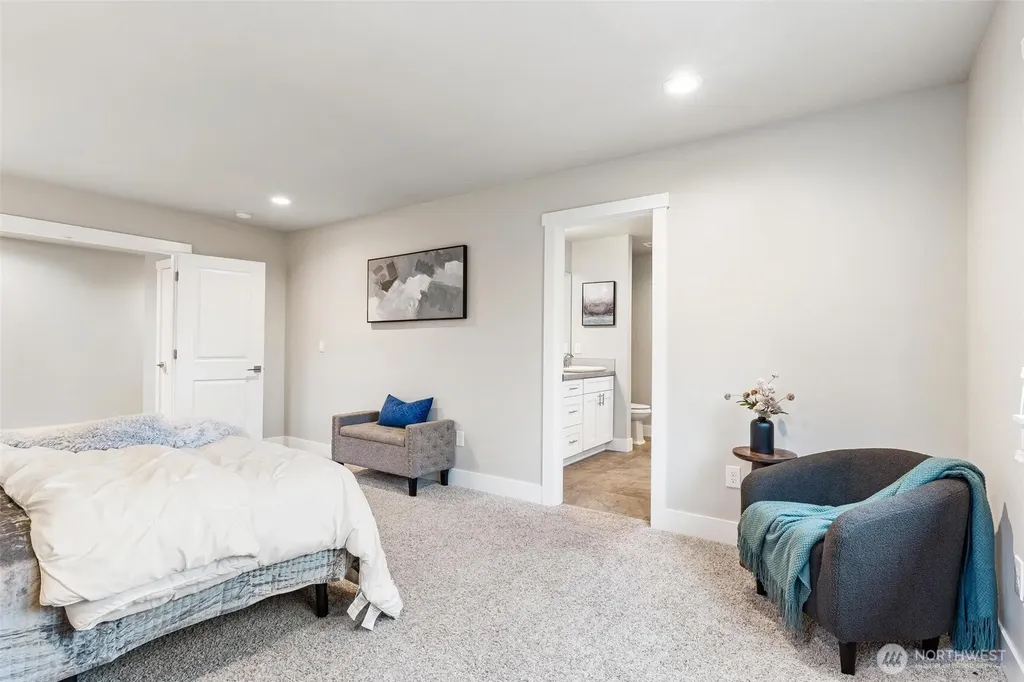 423 205th Street SW Lynnwood WA 98036