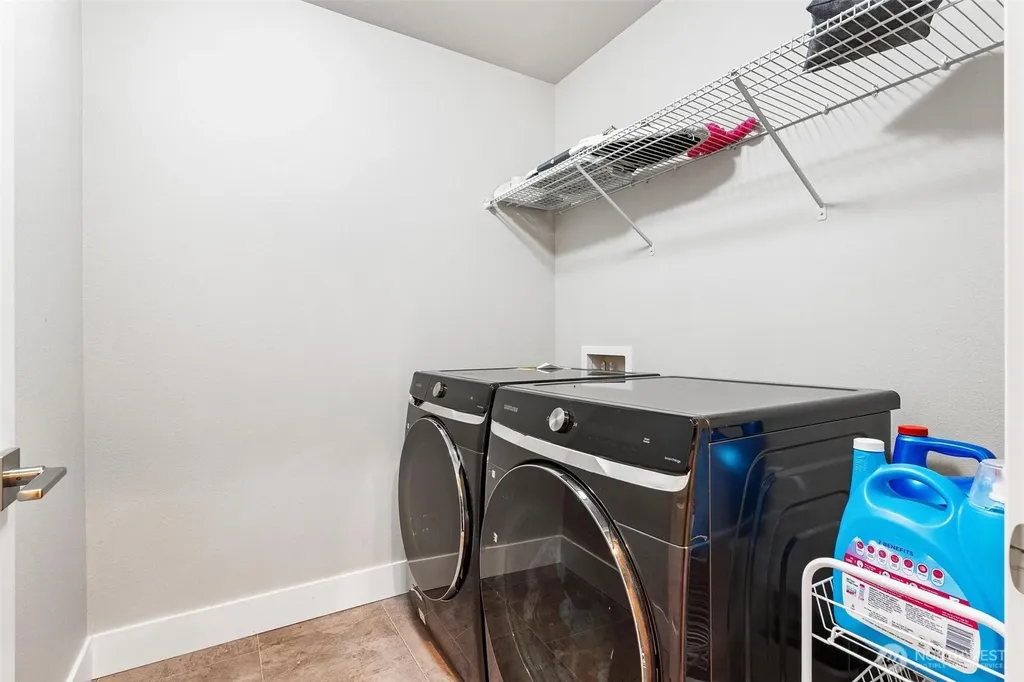 423 205th Street SW Lynnwood WA 98036