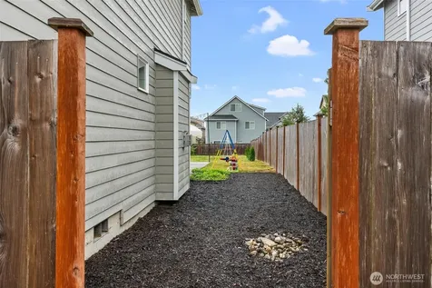 423 205th Street SW Lynnwood WA 98036