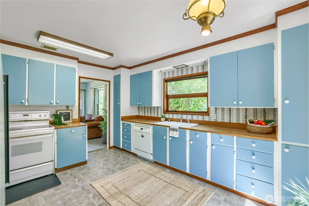 7637 NE 165th Street Kenmore WA 98028