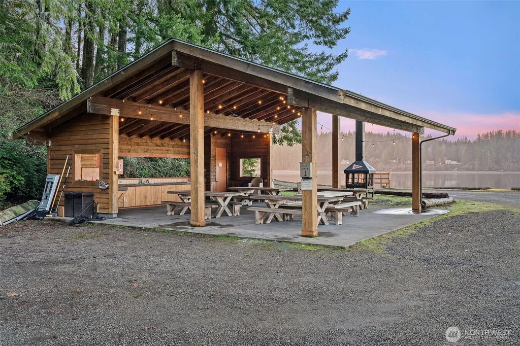 655 E Pointes Drive E Shelton WA 98584