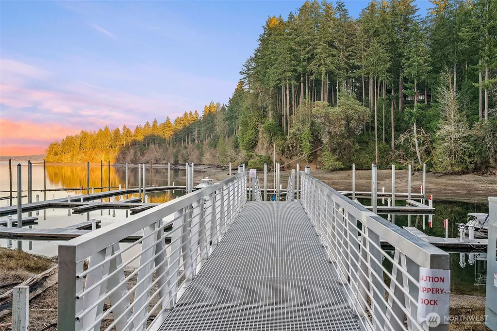 655 E Pointes Drive E Shelton WA 98584