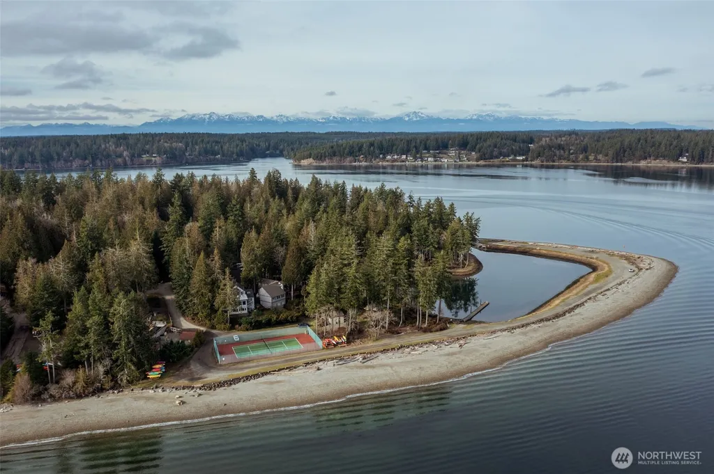 655 E Pointes Drive E Shelton WA 98584
