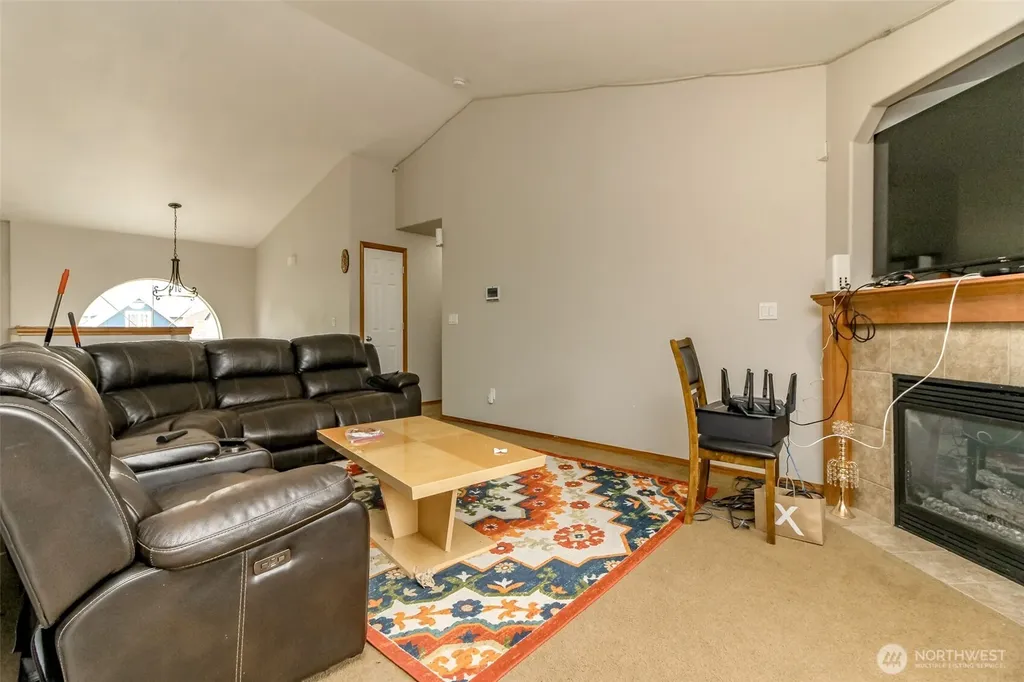 18339 71st Avenue E Puyallup WA 98375