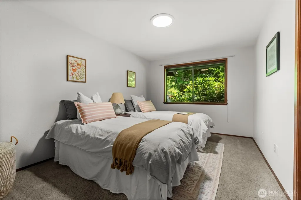 12715 Hallstrom Drive NW Gig Harbor WA 98332