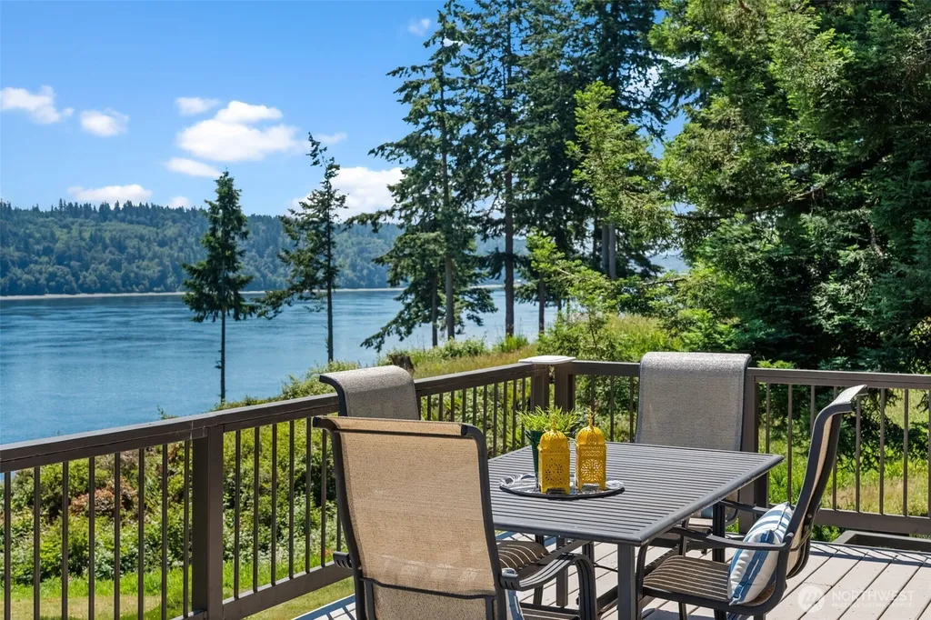 12715 Hallstrom Drive NW Gig Harbor WA 98332