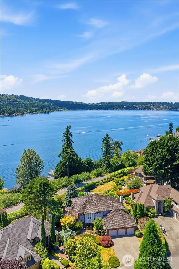 4123 205 Avenue SE Sammamish WA 98075