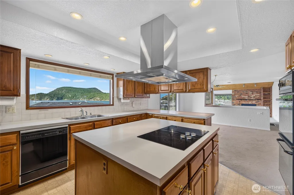 5008 Dundee Drive Anacortes WA 98221