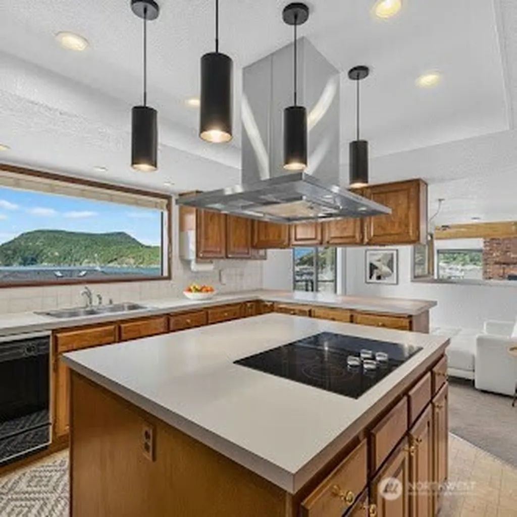 5008 Dundee Drive Anacortes WA 98221