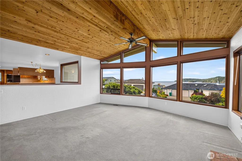 5008 Dundee Drive Anacortes WA 98221