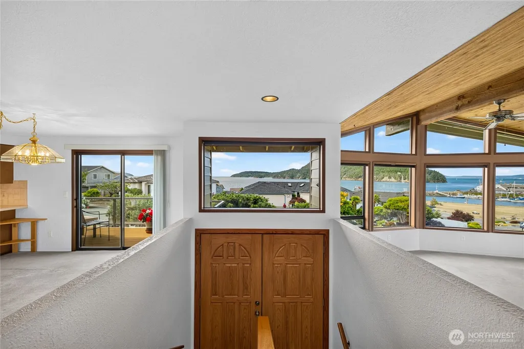 5008 Dundee Drive Anacortes WA 98221