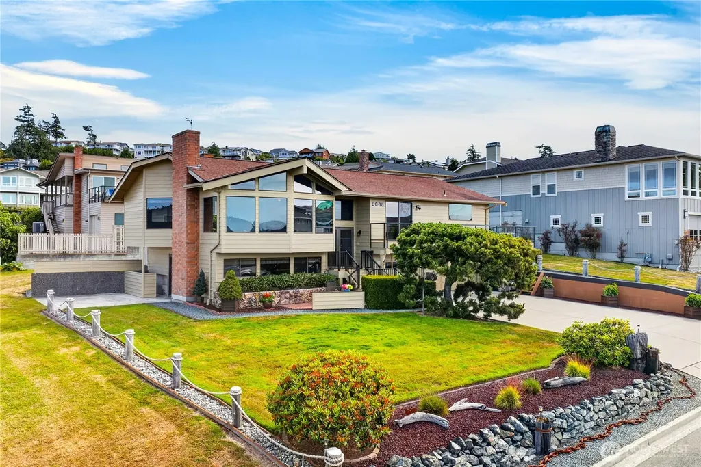5008 Dundee Drive Anacortes WA 98221
