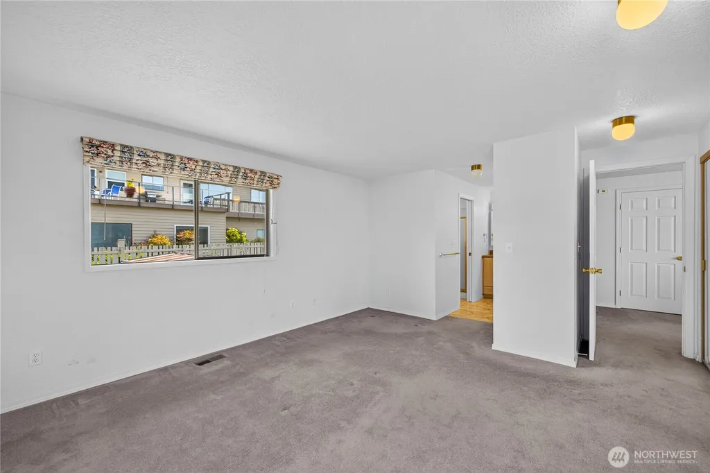 5008 Dundee Drive Anacortes WA 98221