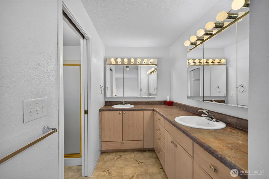 5008 Dundee Drive Anacortes WA 98221