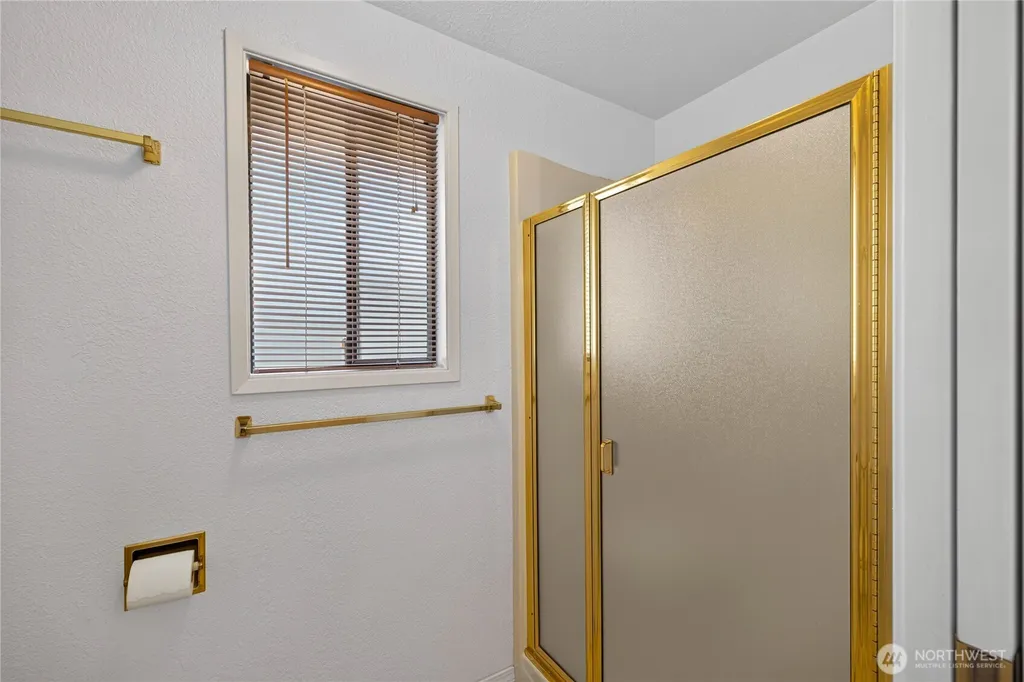 5008 Dundee Drive Anacortes WA 98221