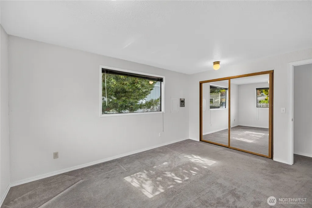 5008 Dundee Drive Anacortes WA 98221