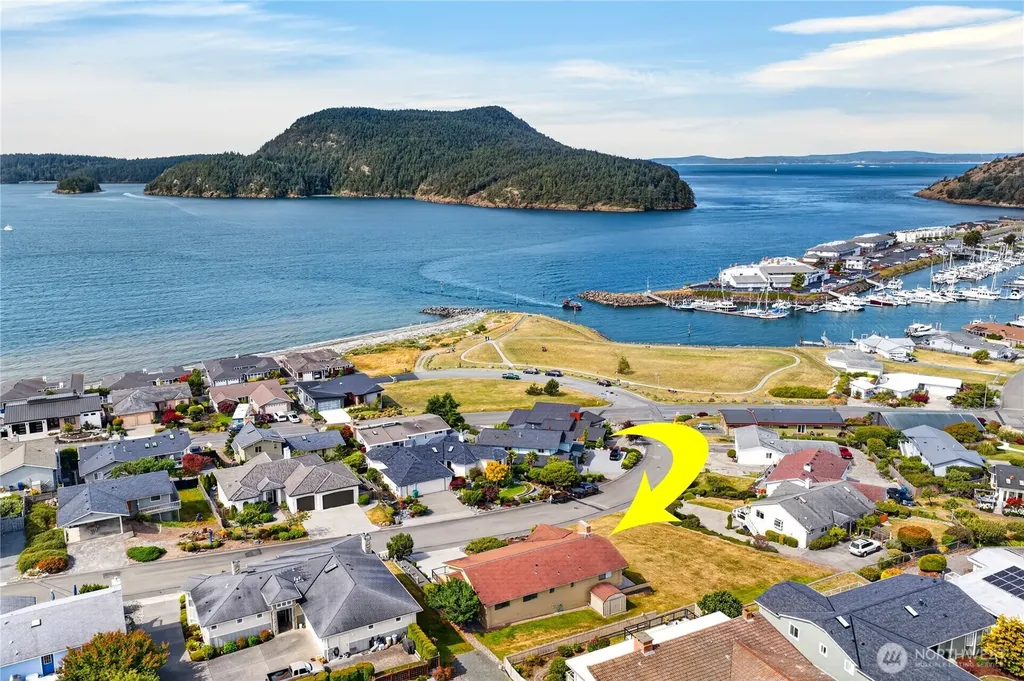 5008 Dundee Drive Anacortes WA 98221