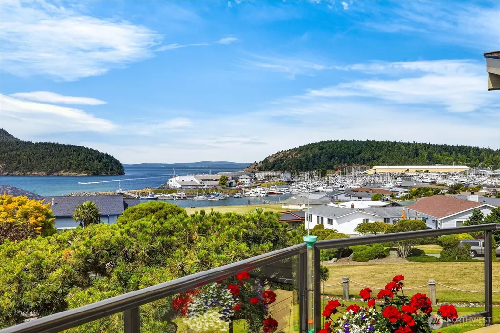 5008 Dundee Drive Anacortes WA 98221